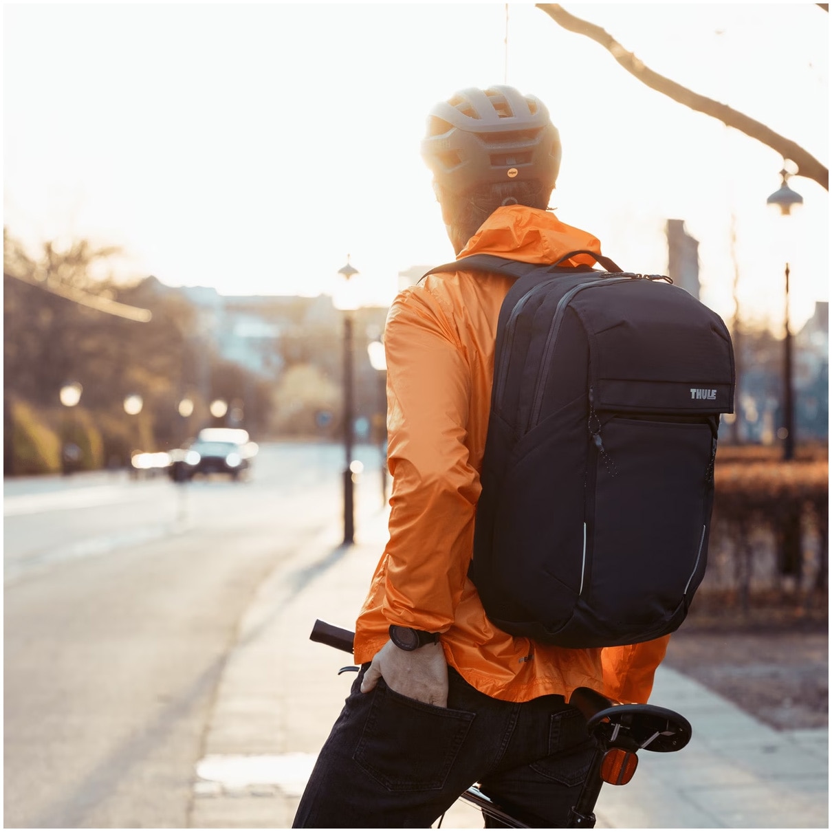 Rucsac Thule Paramount Commuter, 27 l, pentru notebook de max. 15.6 inch, 1 compartiment, buzunar frontal x 2 , buzunar lateral x 2, waterproof, nylon, negru