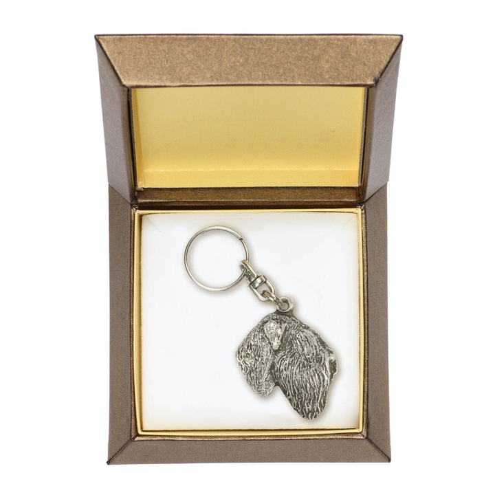 Fekete orosz terrier - Ezüstözött medál kutyával díszdobozban, táskadísz, hátizsák medál Art-Dog márkától