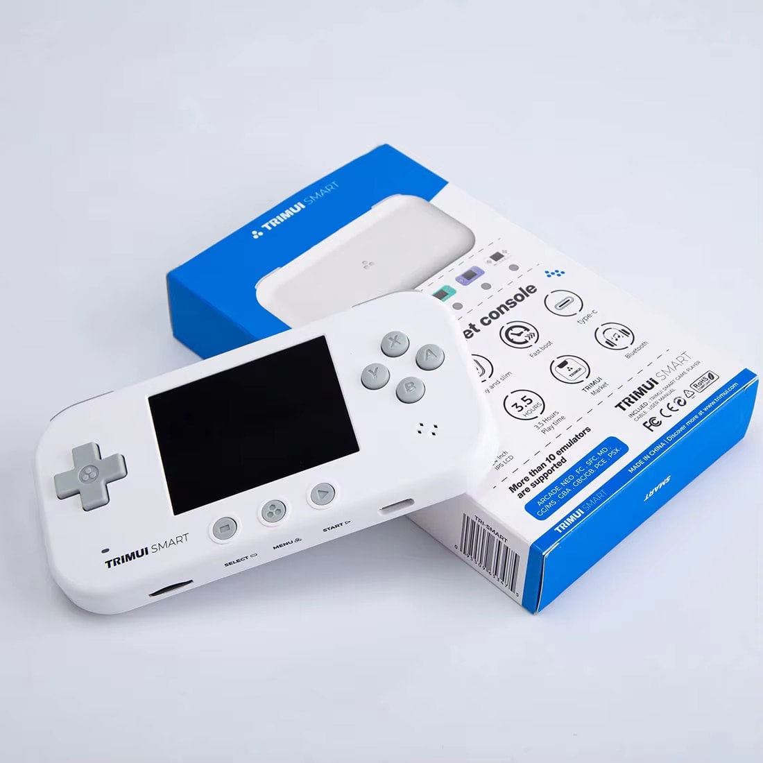 Consola retro portabila TRIMUI Smart 64GB cu jocuri, Cortex-A7 1.2GHz, 128MB LPDDR4, IPS LCD 2.4" 320x240, 1000 mAh, WiFi 4, Bluetooth 4.0, alb