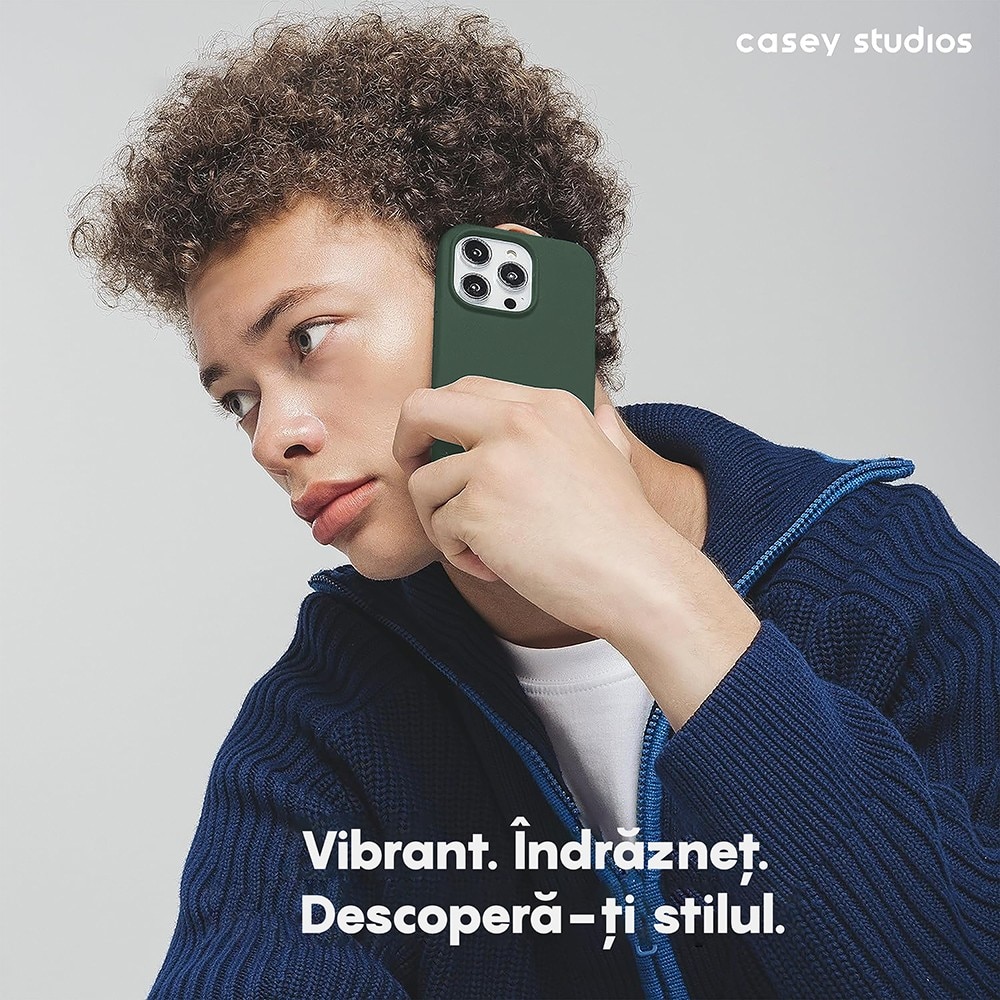 Husa CASEY STUDIOS Premium Soft Silicone pentru iPhone 15 Plus, Silicon, Microfibra in Interior, Webster Green, Ultra Slim, compatibila cu Incarcare Wireless, Margini Ridicate pentru Protectia Ecranului si a Camerelor