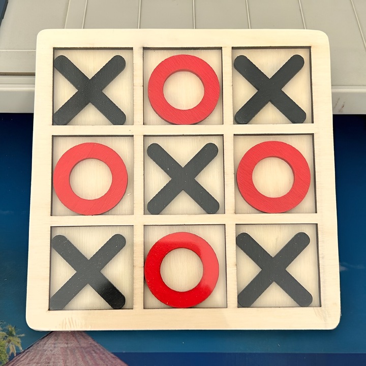 Jucarie Montessori Tic Tac Toe, Flippy, Educativa, Interactiva, din lemn, X si O, 9 Piese, 14.3x14.3 cm, Negru Rosu