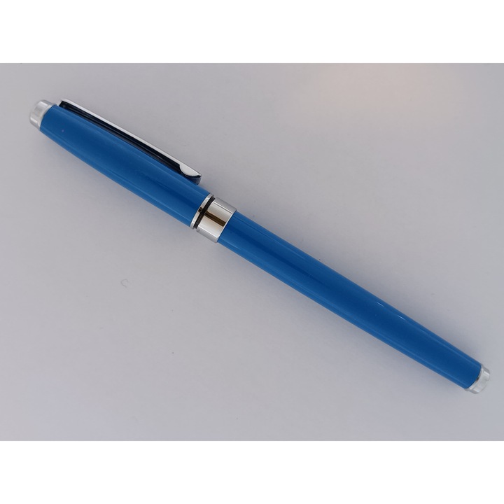 Stilou metalic Ecada, culoare corp albastru cu ornamente argintii, penita ascunsa, cu convertor sau patron de cerneala standard/lung