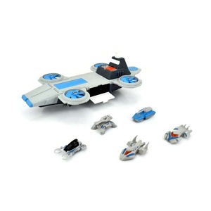 Játék helikopterek, repülők és hajók