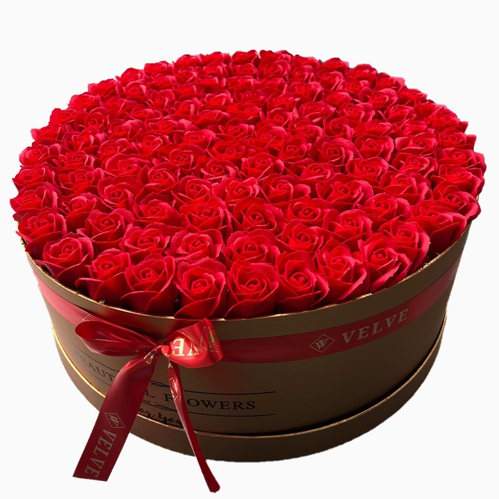Aranjament mare floral, Breeze Royal, cu 151 trandafiri de sapun, in cutie rotunda aurie, Rosu, Diametru 50 cm, VELVE