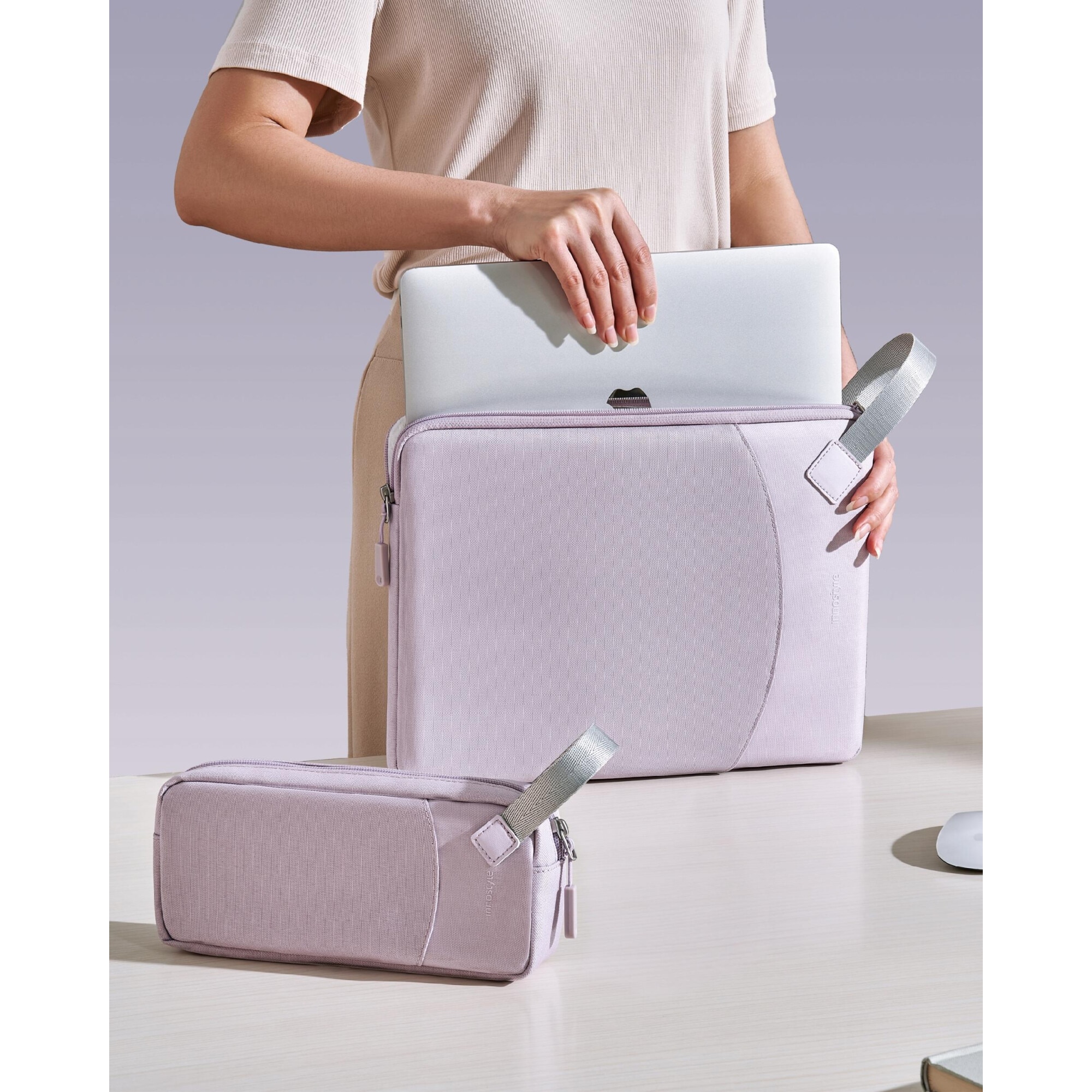 Geanta Laptop 16” Innostyle® GuardianTech Impermeabila + Geanta Gadget, Ultra-Usoara, Protectie Antisoc, Design Ergonomic, pentru Notebook/Ultrabook, Fermoare YKK, Violet