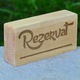 Semn pentru masa 'Rezervat' din lemn de fag, 12x6x2, 5 cm