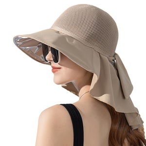 Női kalapok és sapkák