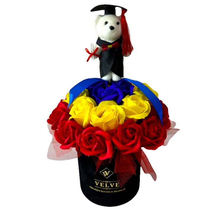 Aranjament floral Tricolor, drapelul Romaniei cu trandafiri din sapun si ursulet, in cutie rotunda, Velve