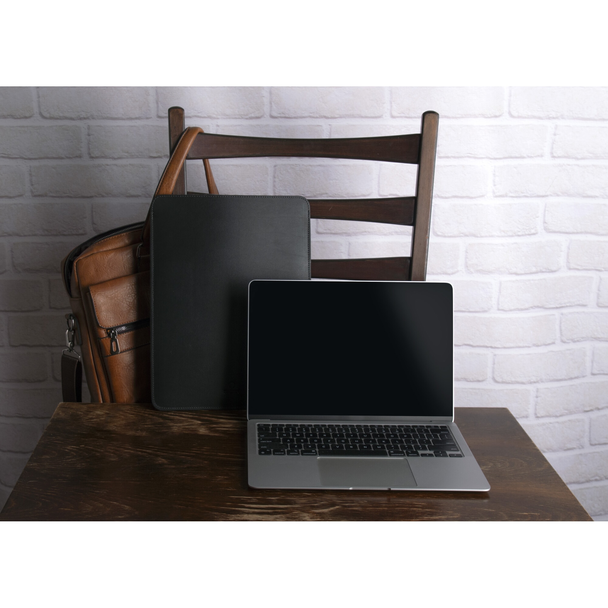 Geanta Premium din Piele Naturala Neagra dedicat MacBook Air 13.3 M2