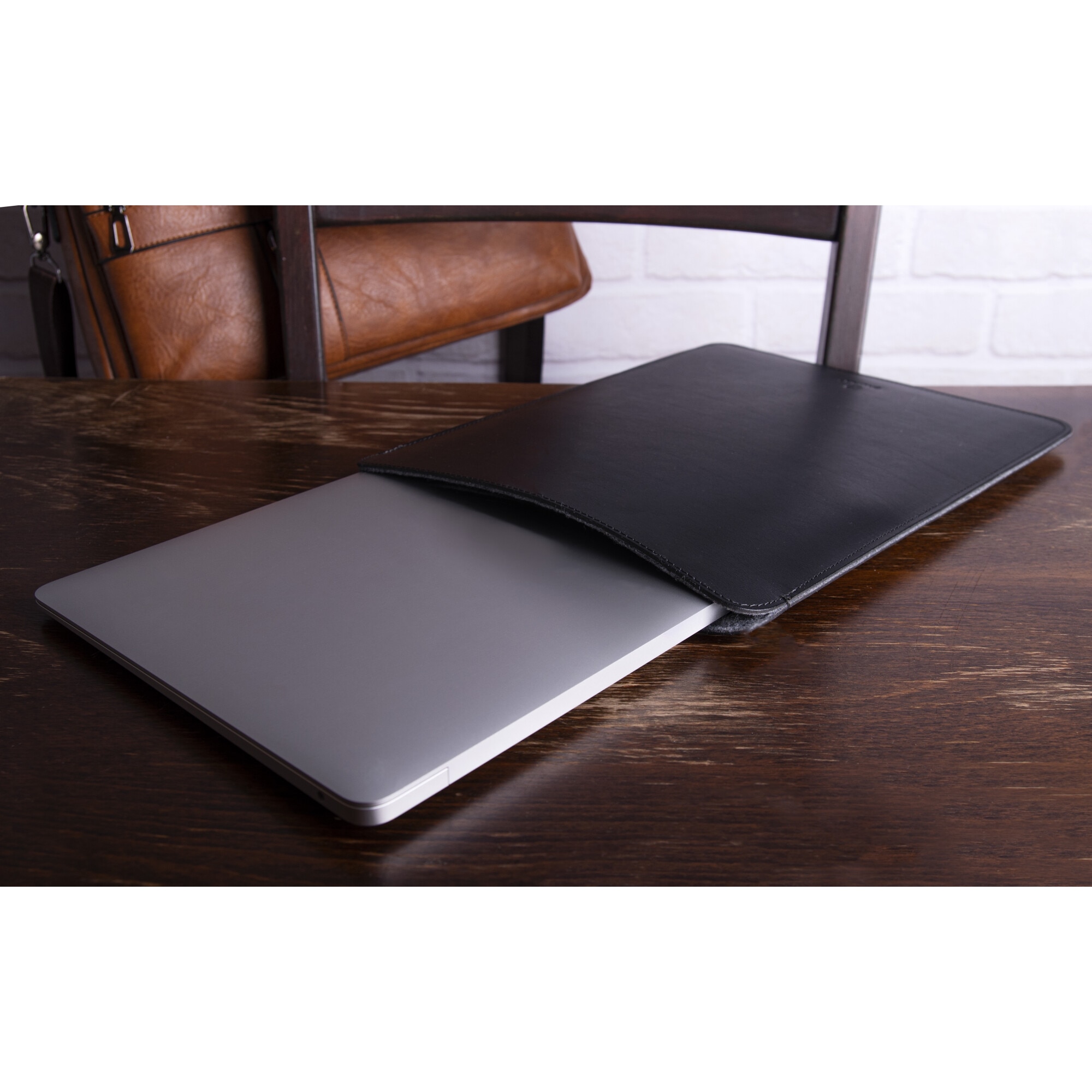 Geanta Premium din Piele Naturala Neagra dedicat MacBook Air 13.3 M2