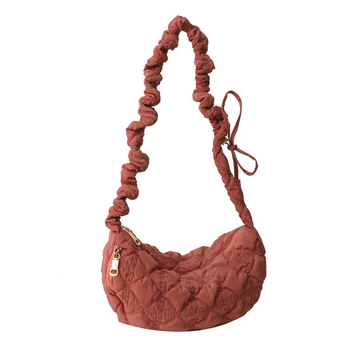 Női válltáska Jormftte, bolyhos modell, téglavörös, méretei 32x20x7cm