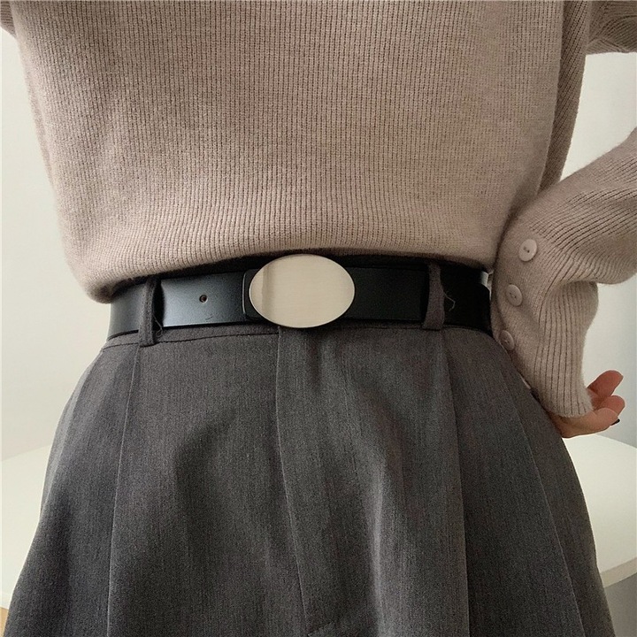 Valódi bőr öv vintage / retro megjelenéssel, állítható, szoknyához, nadrághoz, ovális ezüst fém csat, 107 cm, fekete, univerzális méret