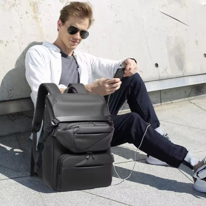 Rucsac laptop 15.6", business casual, design pelerin, impermeabil, cu port USB, 30.5x14x46 cm, borseta atasata, 33x6x11 cm, GETICS, Negru