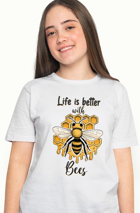 Tricou Femei cu albina cu mesajul "Life is better with bees", viata e mai buna cu albine, utilitate, fagure pe fundal, insecta, ilustratie, miere cu imprimeu pe Fata, 100% Bumbac, Alb, M