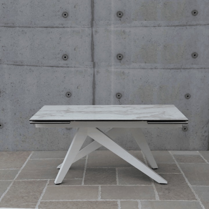 Masa extensibila Sasso, blat sticla ceramica cu efect marmura, picior metalic alb 160 cm/90cm/76 cm