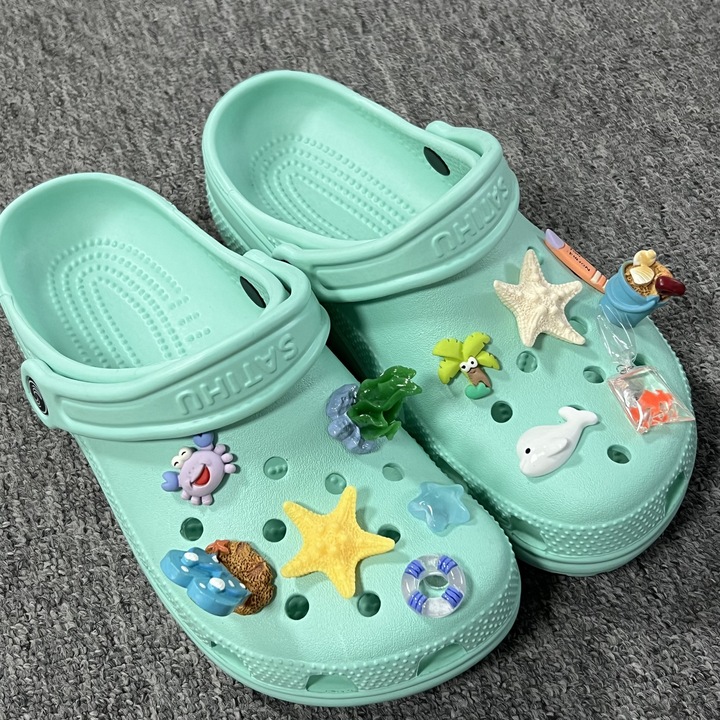 hrupkaa Set 12 Accesorii pentru Papuci tip Crocs, Jibbitz Stil Marin 3D cu Scoici si Stelute de Mare, Rasina Premium, Multicolor