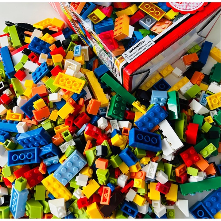 Set 1000 de piese de construit pentru copii, diferite culori si dimensiuni
