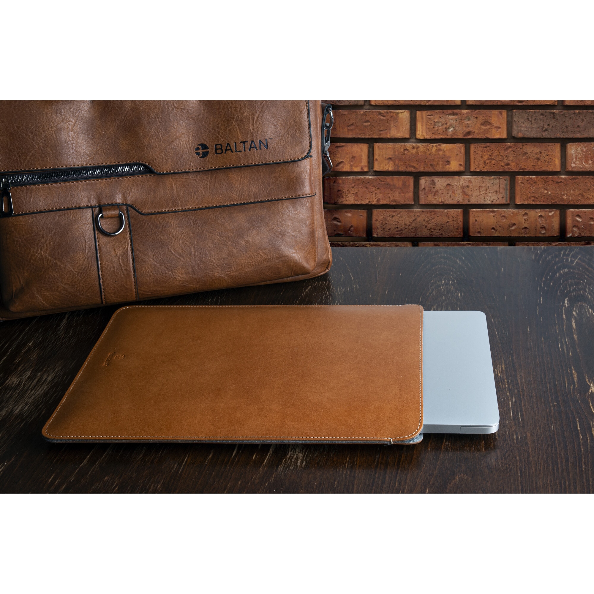 Geanta premium din Piele Naturala Maro dedicat MacBook Air 13.3 M2