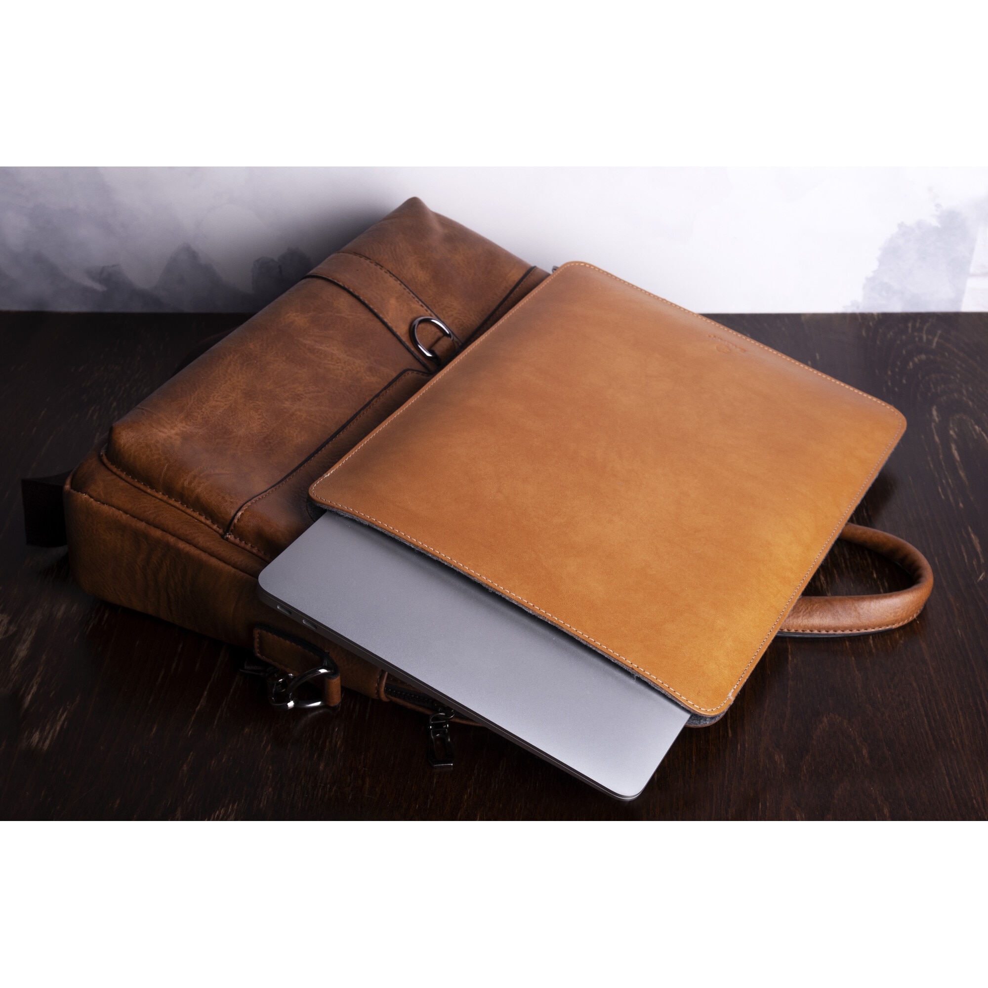 Geanta premium din Piele Naturala Maro dedicat MacBook Air 13.3 M2