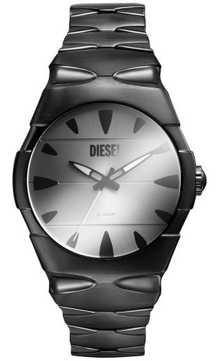 Часовник Diesel, кварцов, аналогов, черен стоманен корпус и гривна, сребърен циферблат, 5 ATM