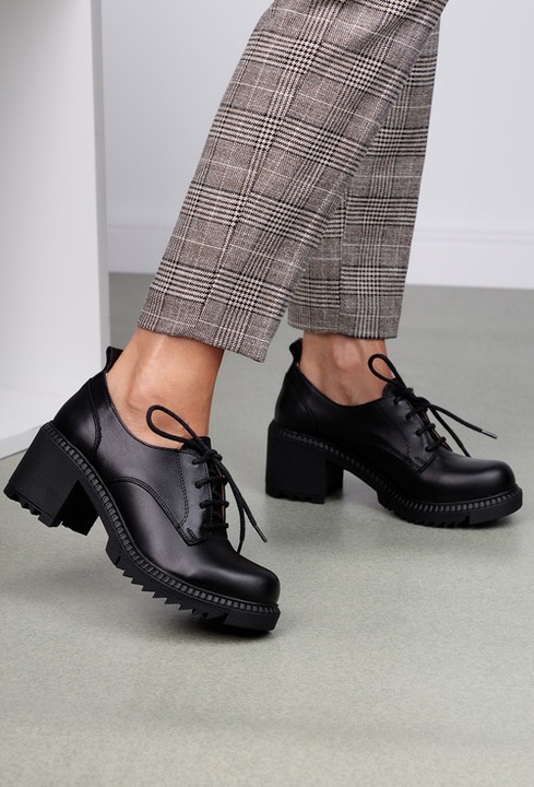 Pantofi negri din piele cu siret si toc gros 36 EU