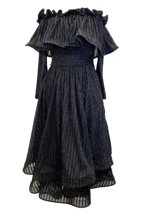 ochie de dama, eleganta, cu decolteu cu volanase si fusta clos, negru