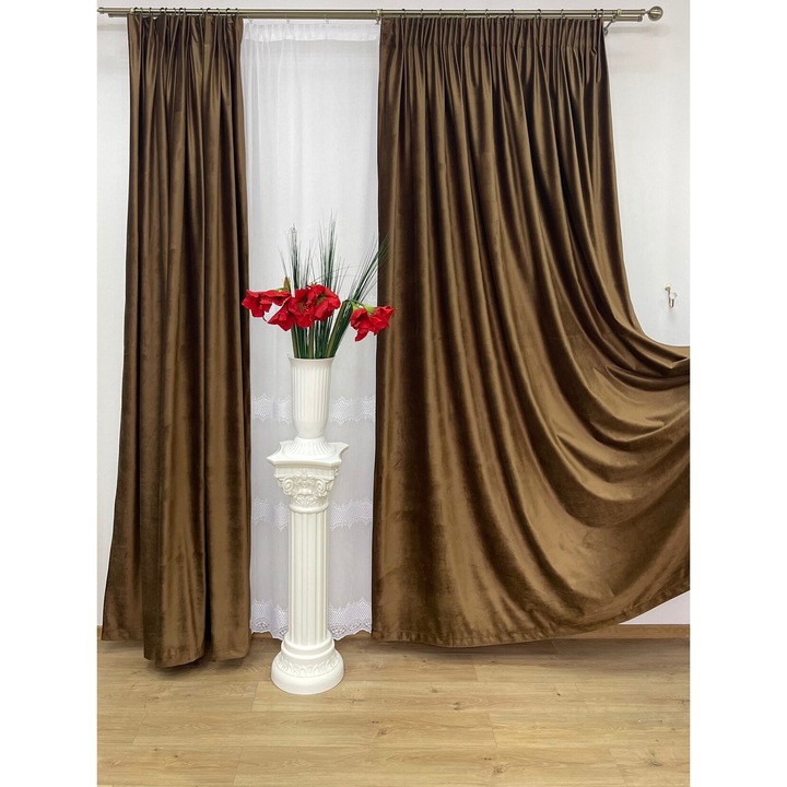 Set doua draperii catifea, culoare maro, colectia Velvet lux Maro Amber Liz Line cu rejansa lata de 10cm tip creion, 2x350cmx245cm, plus cadou bride de prindere stil papion - DR51035