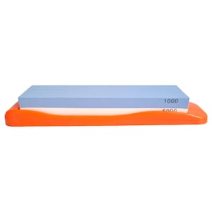 Piatra de ascutit cutite cu 2 granulatii, 1000 / 6000, 205 mm x 55mm, cu suport antialunecare din plastic