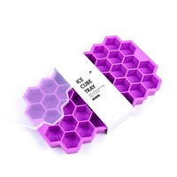Forme cuburi de gheata, Tava pentru gheata cu capac, Cuburi mari de gheata, Silicon alimentar, hexagon 2.3 cm, 37cuburi, Violet