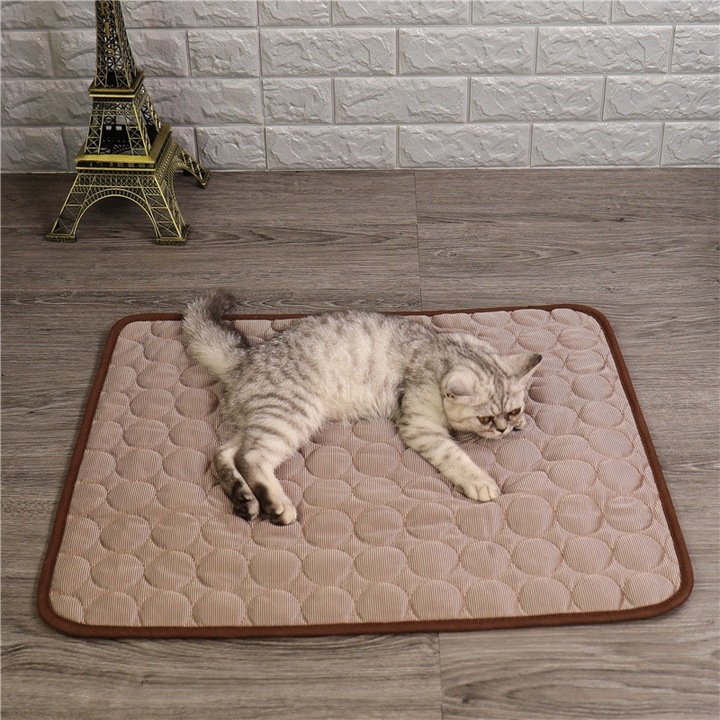 Pat racoritor pentru caini Cozevdnt, 80x50cm, maro, material rezistent la pete