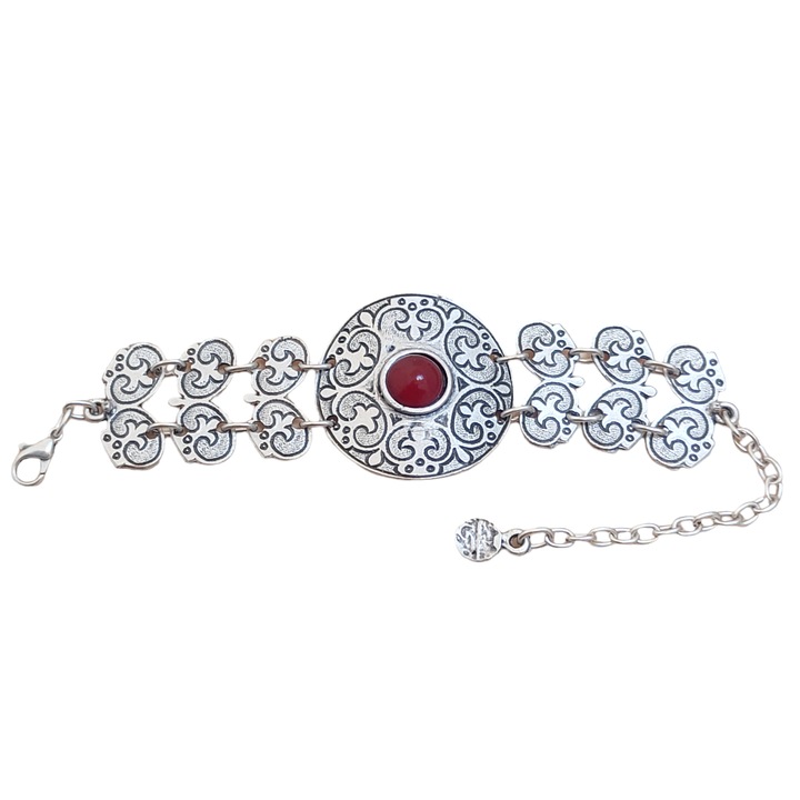 Bratara zamac, piesa centrala rotunda cu rosu, 15, 5 cm lungime