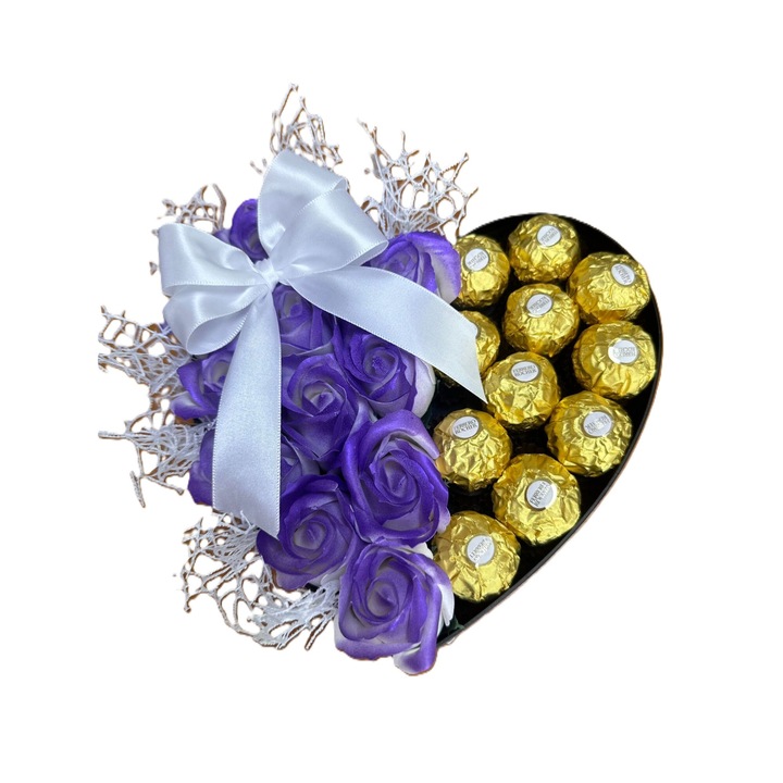 Aranjament floral Inima cu trandafiri si ciocolata Ferrero Rocher