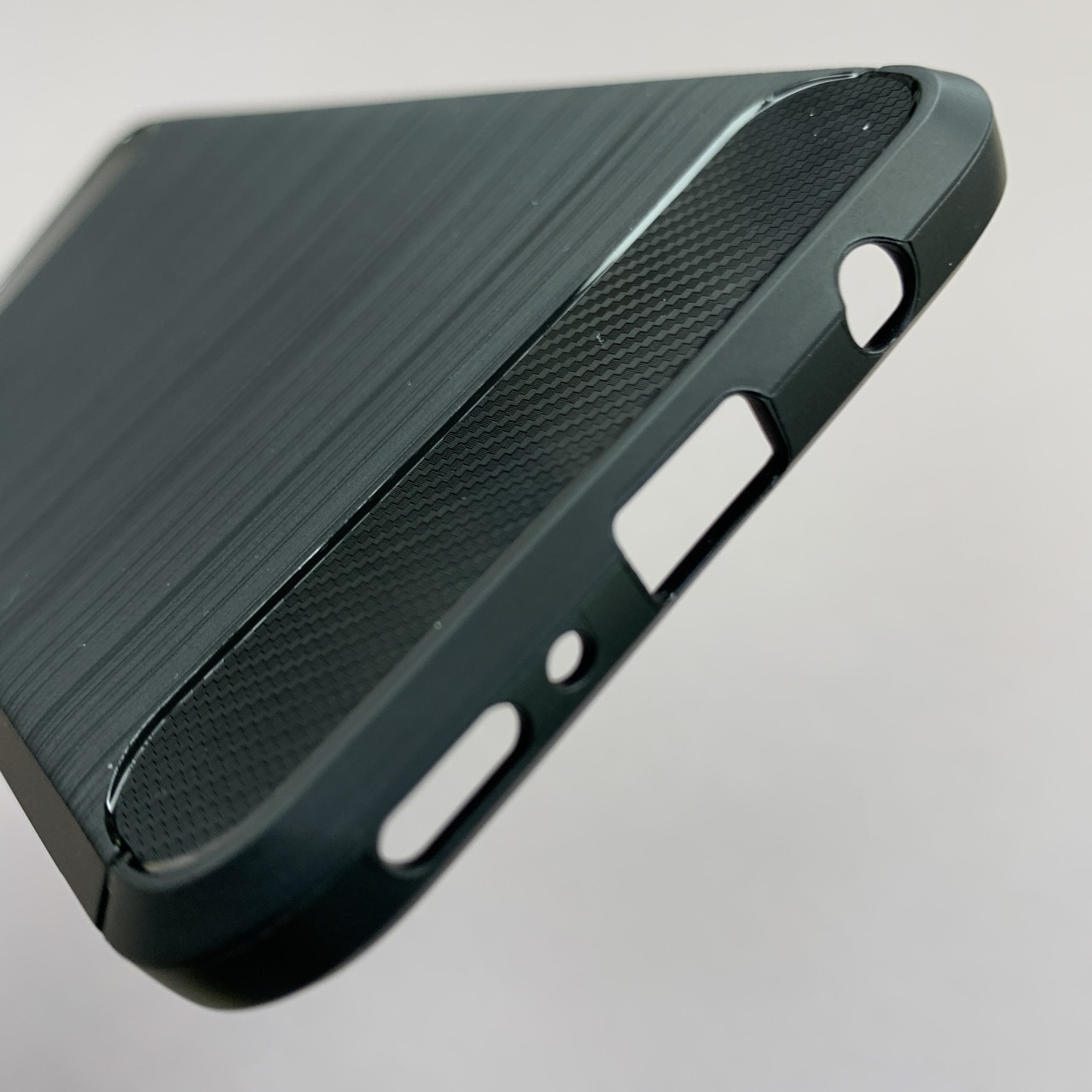 Husa protectie Mat-Tech compatibila cu Samsung Galaxy A70, Textura Carbon, Finisaj Mat, Anti-Shock, Anti-Fingerprint, Rezistenta la impact, Negru