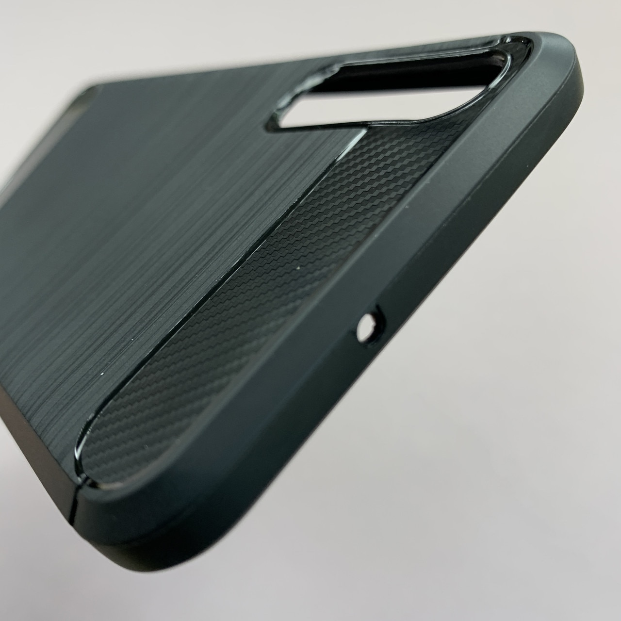 Husa protectie Mat-Tech compatibila cu Samsung Galaxy A70, Textura Carbon, Finisaj Mat, Anti-Shock, Anti-Fingerprint, Rezistenta la impact, Negru