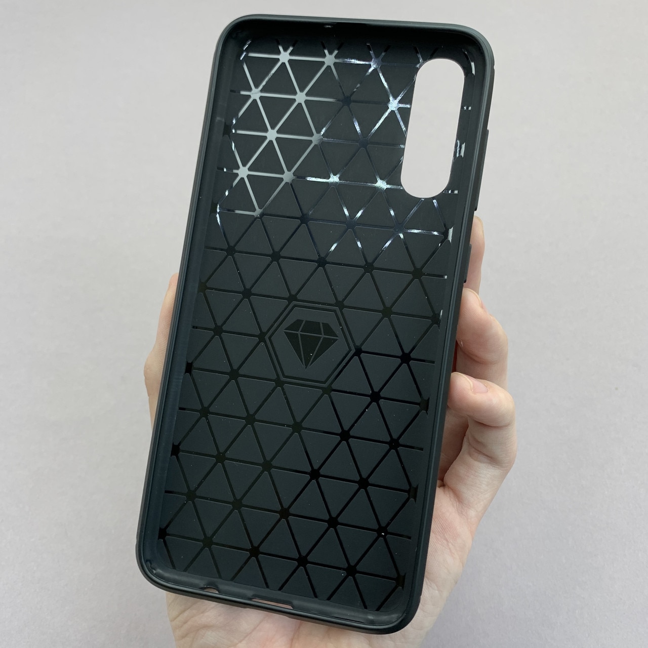Husa protectie Mat-Tech compatibila cu Samsung Galaxy A70, Textura Carbon, Finisaj Mat, Anti-Shock, Anti-Fingerprint, Rezistenta la impact, Negru