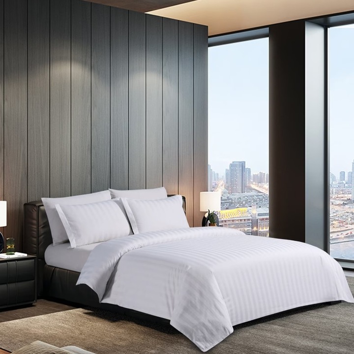 Lenjerie de pat 4 piese Tip Damasc - CELhome - Cearceaf pat 180 x 200 cm, Cearceaf pilota 200 x 230 cm, 2 Fete de perna 50 x 70 cm, Alb