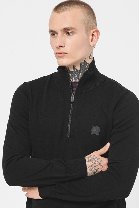 BOSS, Kanobix pulóver magas gallérral és cipzáros nyakkivágással, Koptatott fekete