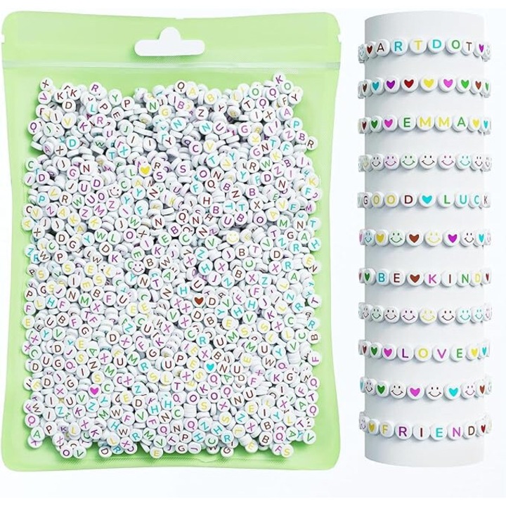 Set 800 margele rotunde cu litere, JENUOS®, colorate alfabet A-Z, Acril, model zambitoare, pentru bricolaj, bratari, colier, 7x7 mm, Alb/Multicolor