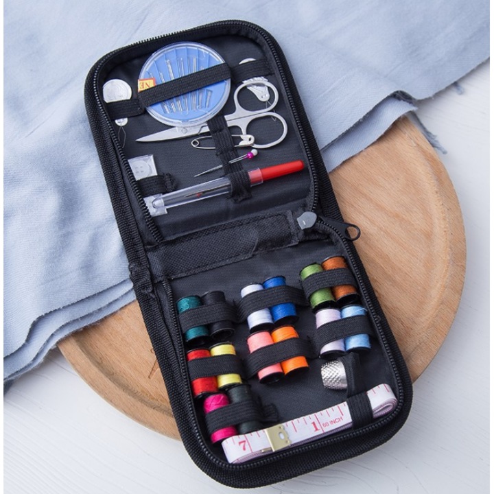 Kit de cusut premium de 104 buc, set portabil de ac si ata pentru incepatori, calatori si adulti, consumabile de cusut bricolaj cu 18 fire de culoare, 24 de ace, taietor de cusaturi, foarfece, degetar etc.