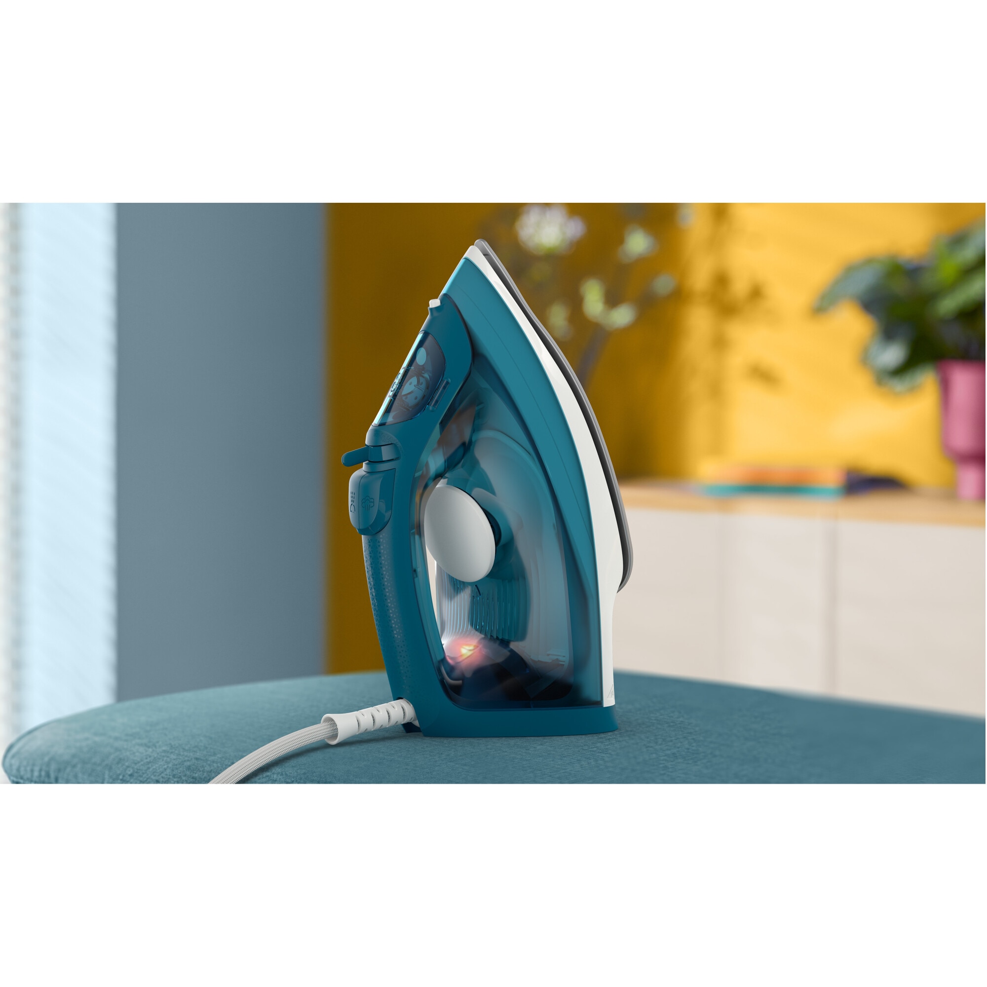 Fer à Repasser Vapeur Philips Série 2000 - 2000W Semelle Céramique Anti-Rayures, Coup de Vapeur 130 g, Anti-Goutte, Calc-Clean et Arrêt Automatique DST2030/90 Philips DST2030/90 en utilisation