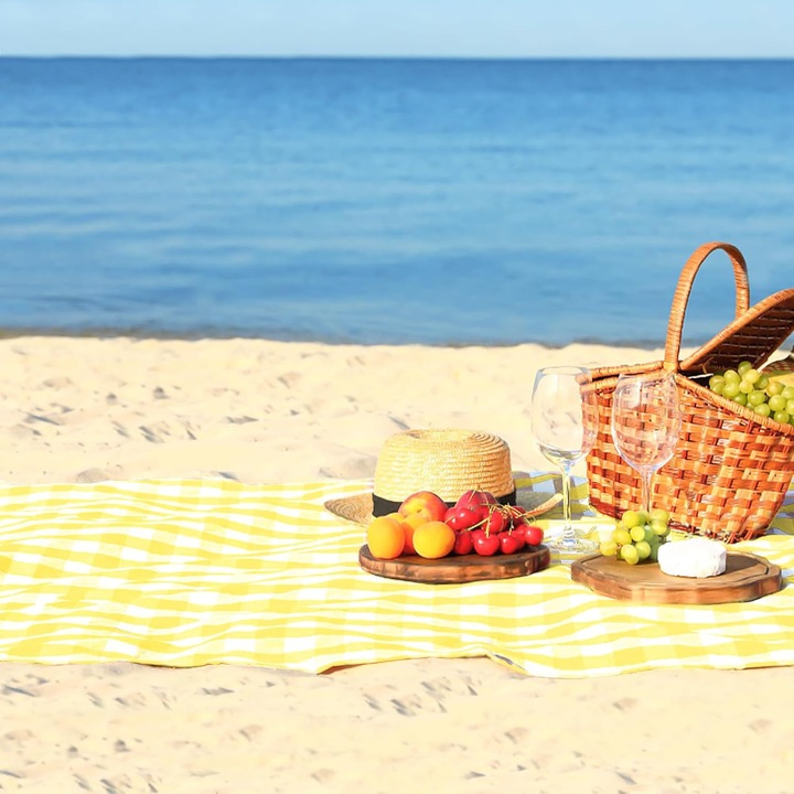 Fata de masa, Multifunctional, Covoras de picnic de unica folosinta cu 4 tepi de pamant, PVC, rezistent la apa si ulei, 180x180 cm, carouri galben