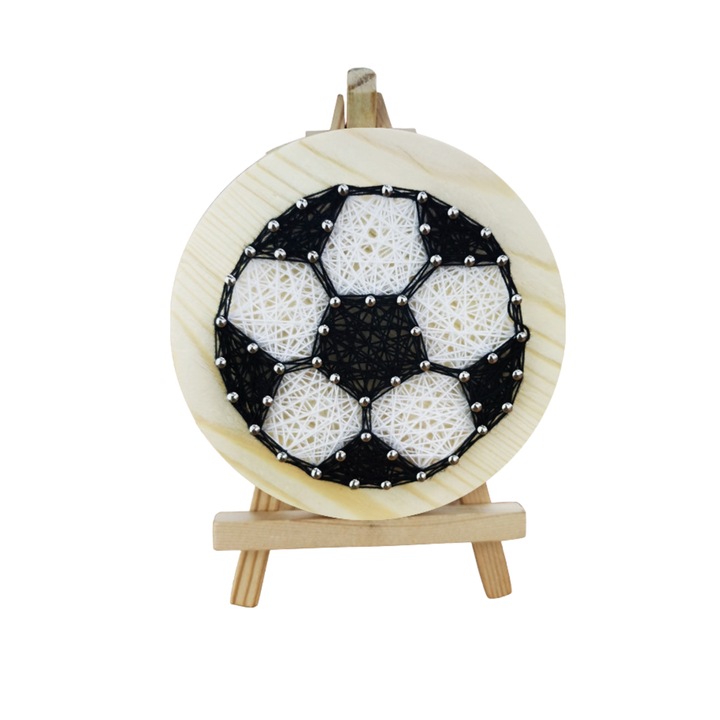Комплект String Art с конци, DABISY, модел ФУТБОЛНА ТОПКА, 3D ефект, за деца и възрастни, Направи си сам, дървена опора, предварително перфорирана кръгла, мини статив, конци, ръчни инструменти, размери 11 х 11 см, черно и бяло
