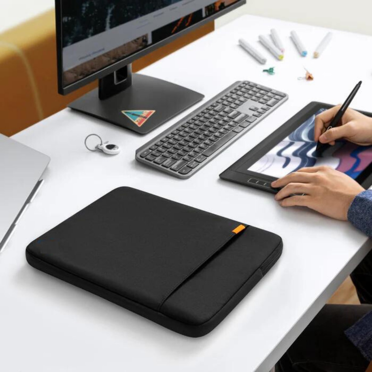 Husa de Protectie si Transport MacBook / Laptop / Tableta de 13 Inch, Dasbo®, Impermeabila, Rezistenta la socuri, Fermoar rezistent, cu Burete moale impotriva socurilor, Colturi intarite, Compatibila Universal, Negru
