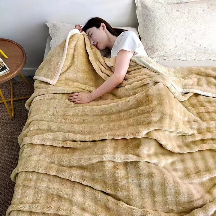 Patura pufoasa pentru pat dublu, blanita artificiala de iepure, BL-8, bej, 200 x 230 cm