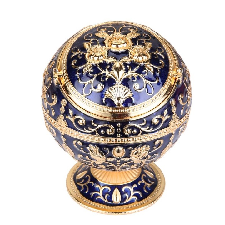 Hordozható hamutartó, Jormftte, cink, vintage modell, 10,7 x 10,5 x 13 cm, arany/sötétkék