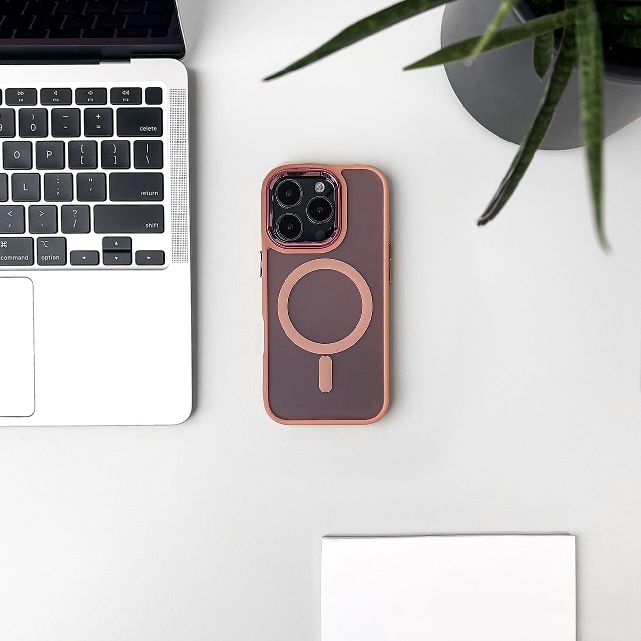 Carcasa Glitter MagSafe compatibila cu iPhone 16 Pro Pink