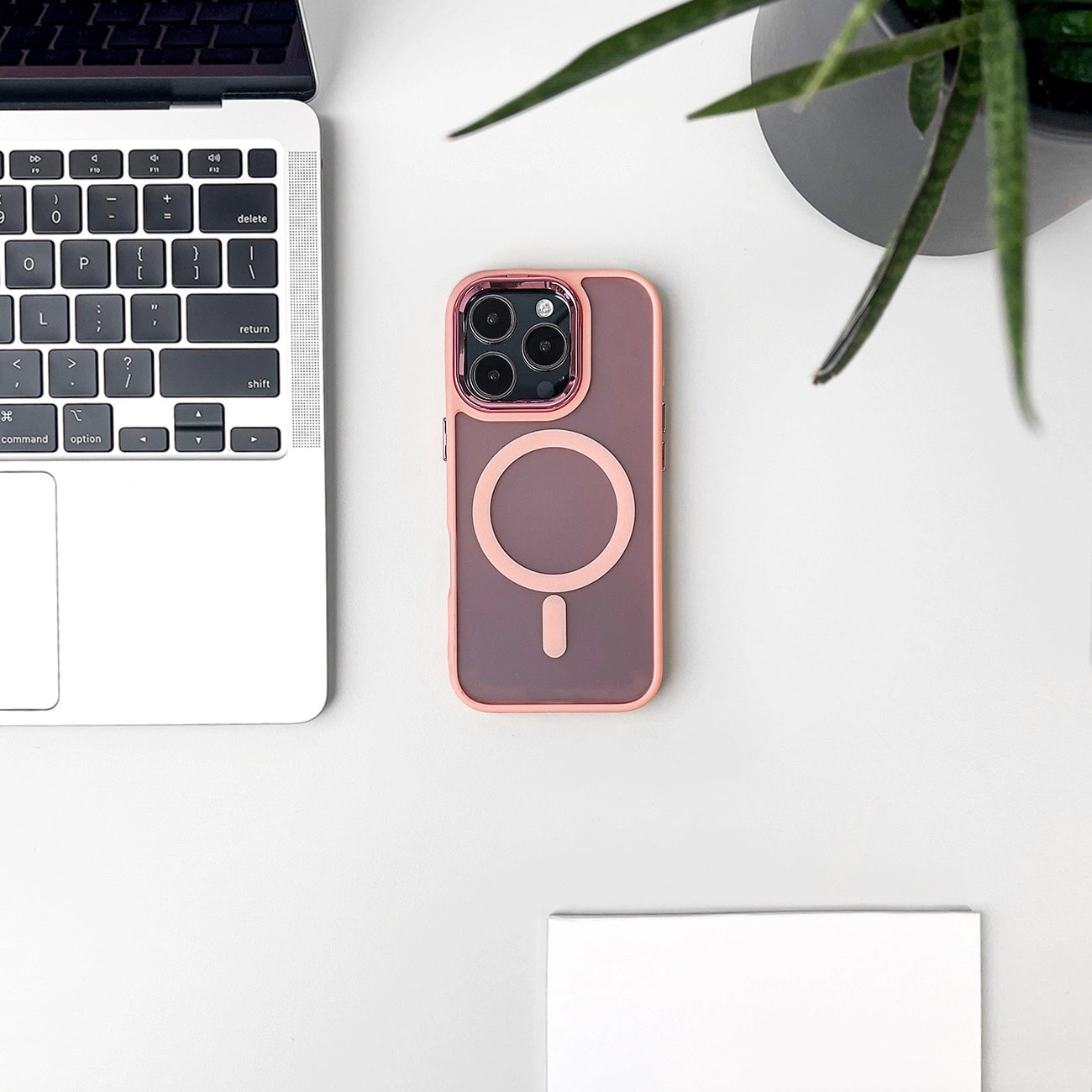 Carcasa Magnetic MagSafe compatibila cu iPhone 16 Pro Pink