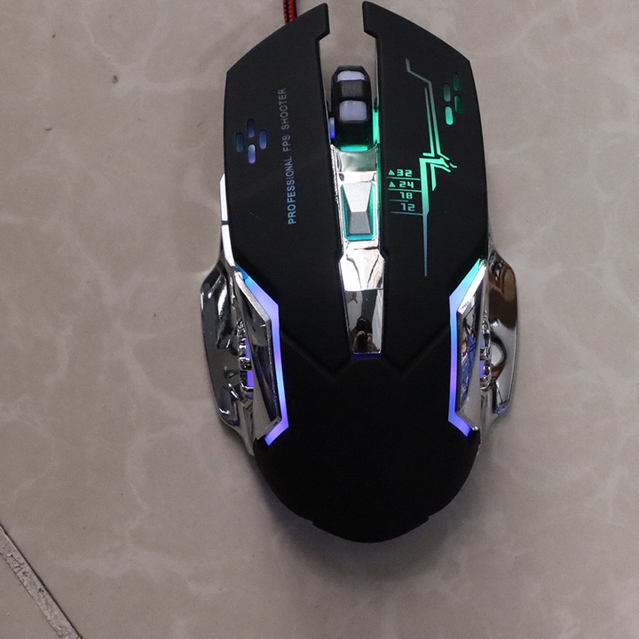 Vezetékes egér, fekete, USB portos, játékra optimalizált világítás, állítható optikai számítógépes kiegészítőkkel