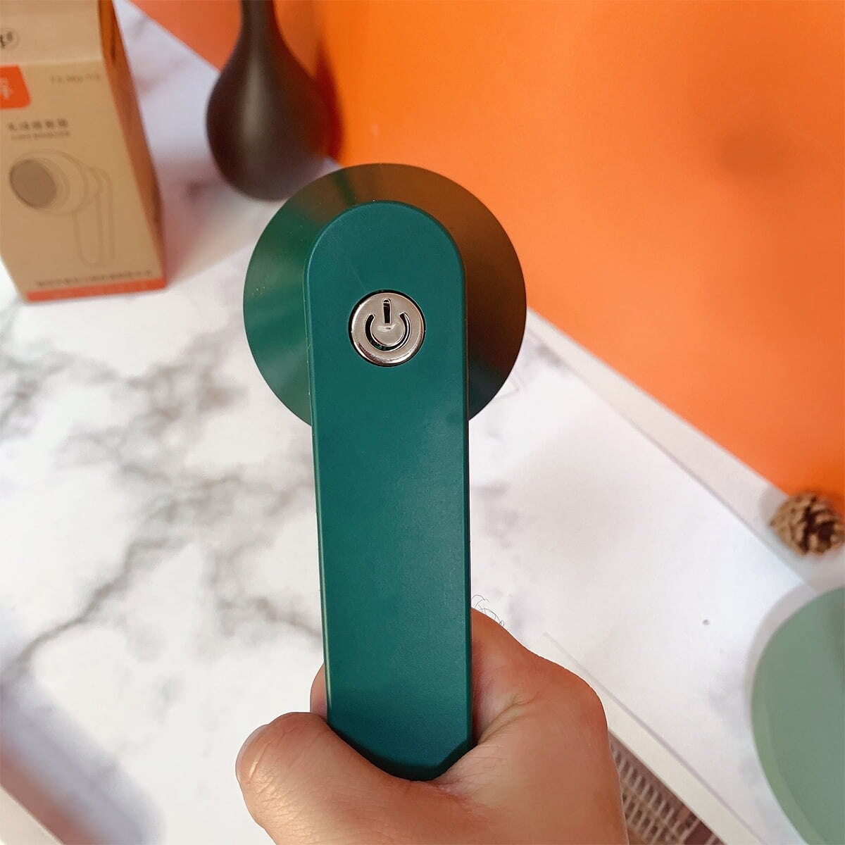 Aparat electric portabil pentru indepartat scame， portabil, USB, 1200 mAh, cu blocare de siguranta, maner ergonomic, colector mare, pentru haine, pulovere, mobilier, lana，verde