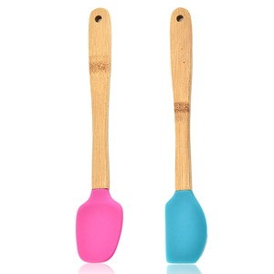 Pensule, spatule si teluri bucatarie